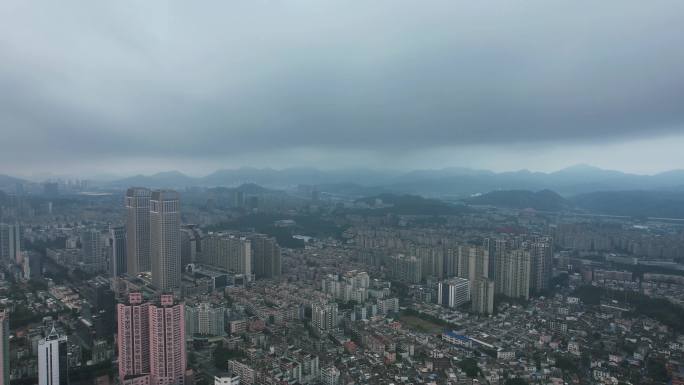 城市极端天气暴雨来袭航拍