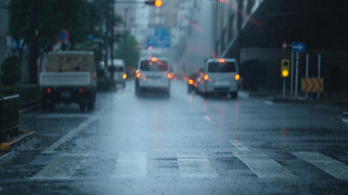 （4k-log）日本下雨街头马路打伞人群