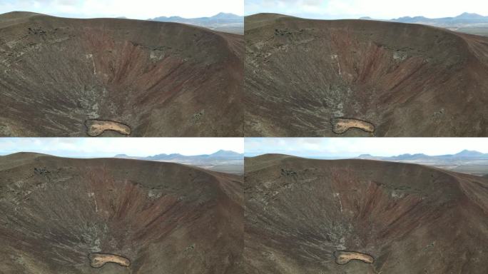 西班牙加那利群岛富埃特文图拉的巴尤约火山火山口的无人机视图