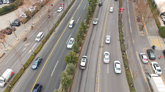 4K航拍丨城市干净笔直道路车流
