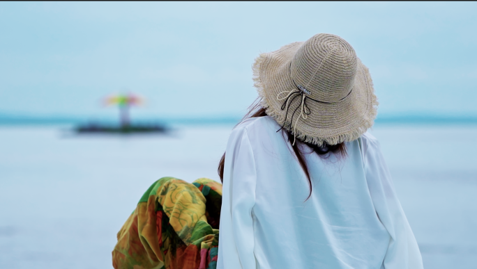 湖边休闲 呼伦湖 浪花 游客