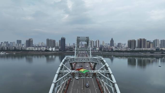 航拍江西省吉安市横跨赣江两岸的吉安大桥