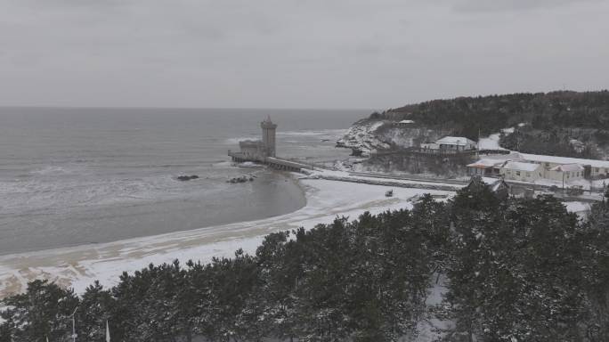 航拍中央电视台威海影视城海岸城堡龙年雪景