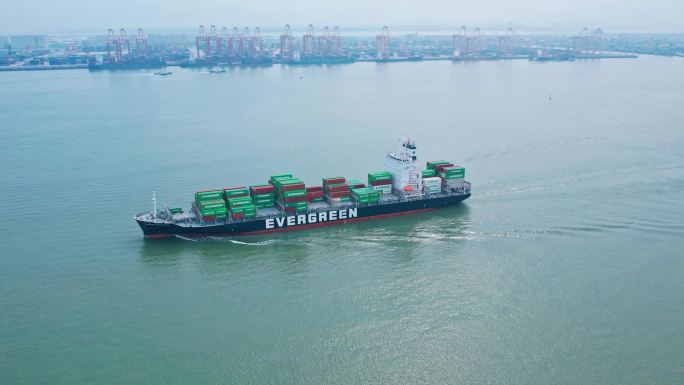 广州南沙港航拍集装箱船4k