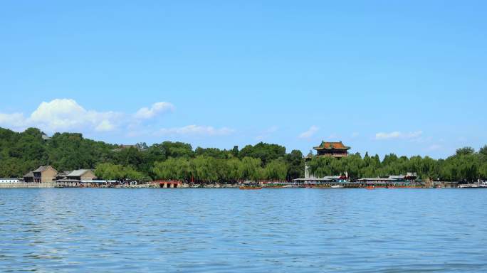中国北京颐和园划船风景蓝天白云4K超清