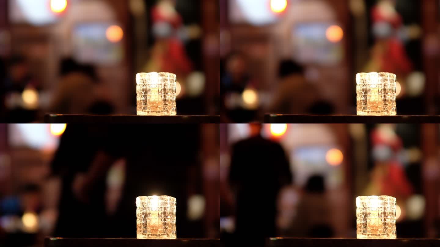 酒吧餐馆的蜡烛烛光，模糊的光斑和人影