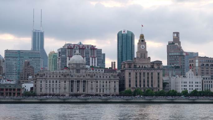 白天的上海外滩租界万国建筑群