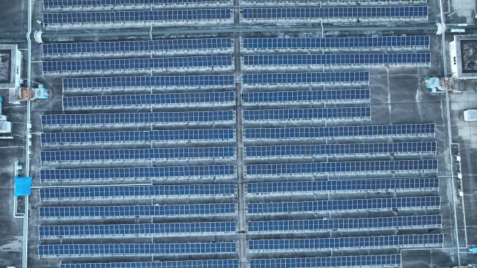 太阳能厂房航拍工厂屋顶光伏发电新能源工厂