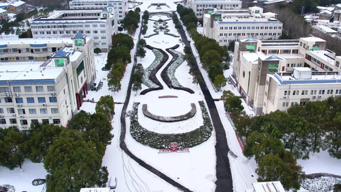 湖北文理学院雪景湖文襄阳大学