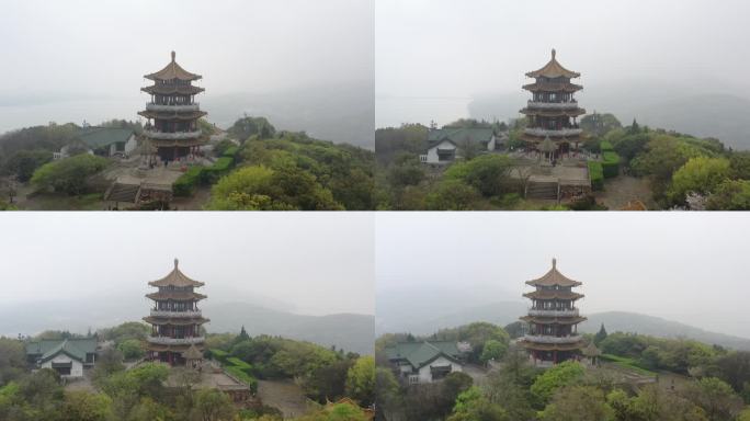 鼋头渚景区高塔环绕，云雾中的中式高塔