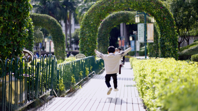 小朋友户外奔跑合集