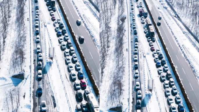 大雪极端天气造成高速公路堵车交通拥堵