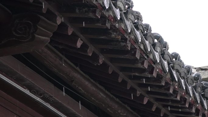 氛围感复古屋檐化雪成雨