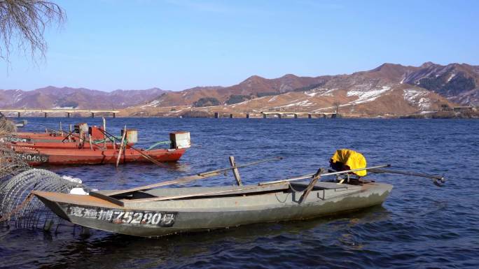 老式渔船 鸭绿江渔船 鸭绿江风光 小渔船