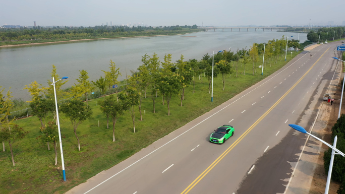 原创跑车轿跑GTR河边滨河路行驶