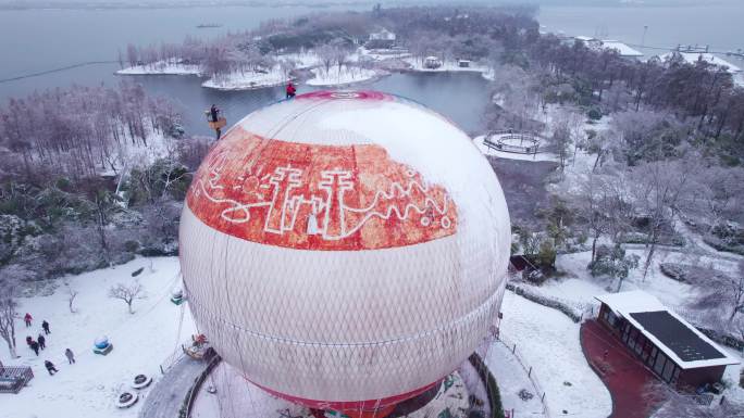 武汉东湖氦气球高空除雪航拍