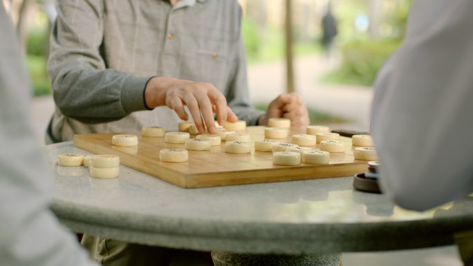 公园下象棋老人下象棋老年生活幸福生活娱乐