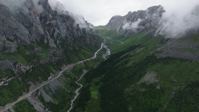 4k雨后洛克之路穿云