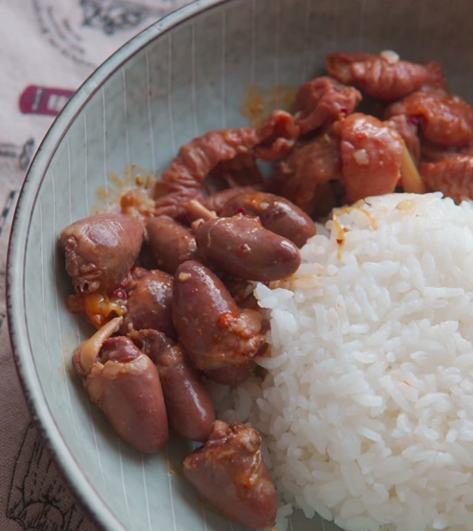 鸡心大肠榨菜白菜拌饭家庭美食制作肥肠