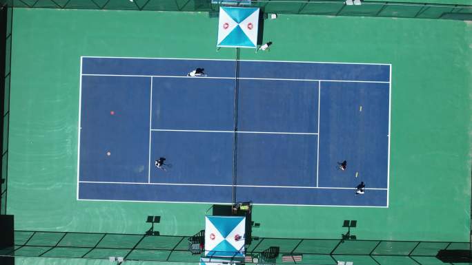 俯拍网球场打网球运动航拍