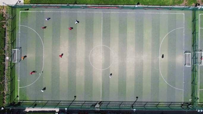 俯拍足球场踢足球比赛运动航拍
