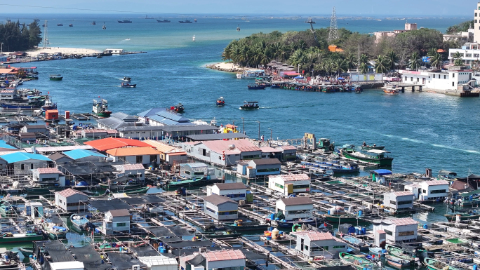 海南海口儋州渔村渔民渔船打渔