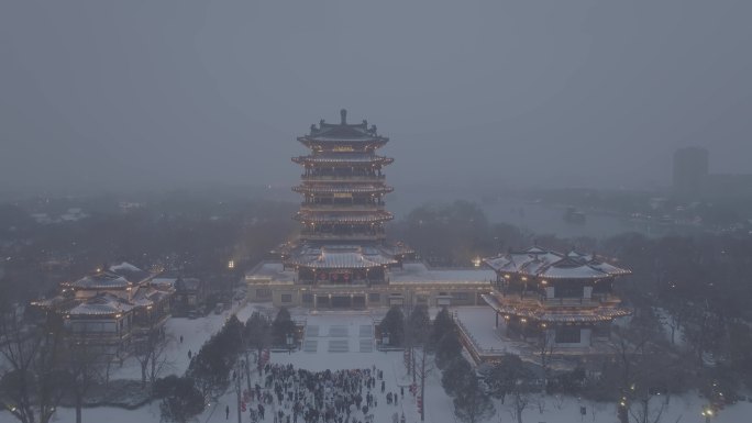 超然楼飞雪亮灯