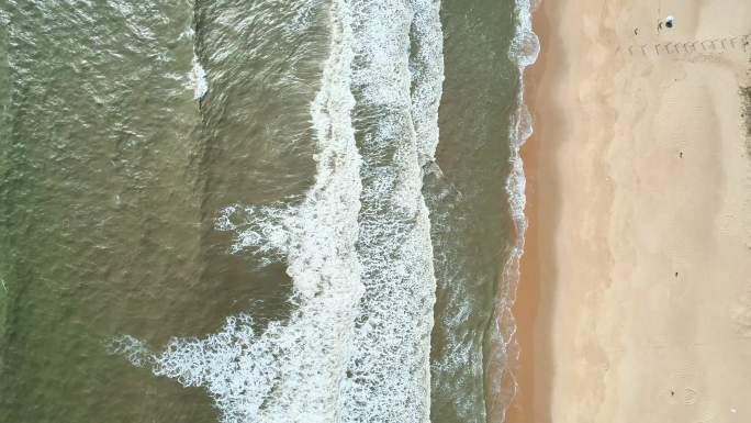 大海海浪沙滩海浪拍打沙滩海陵岛航拍