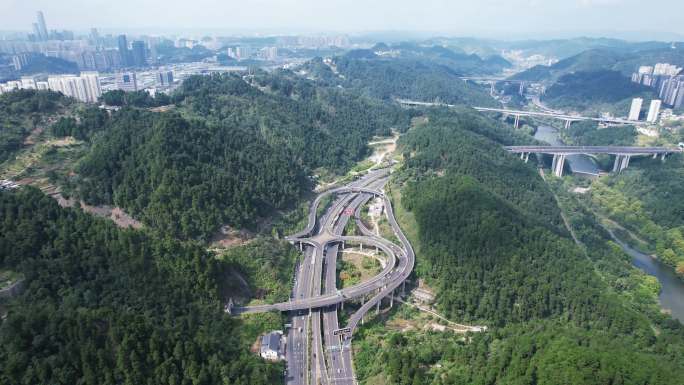大山中的公路高架桥交通航拍