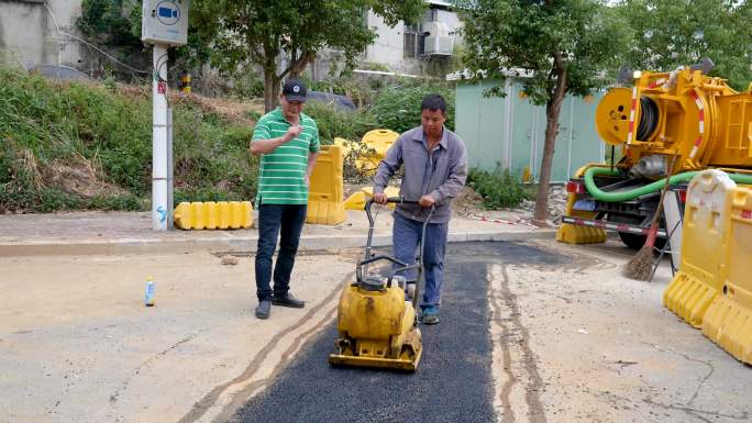 柏油路修路施工过程