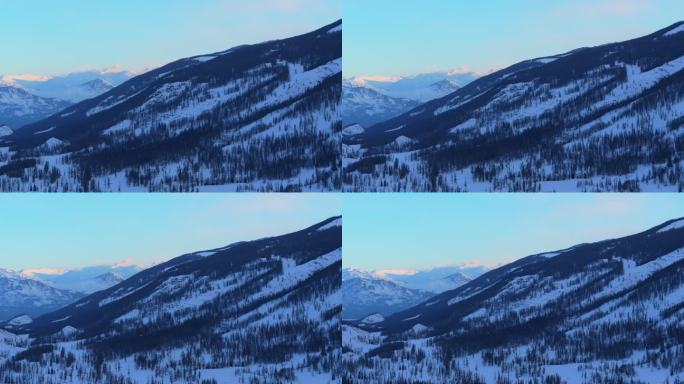 新疆阿勒泰冬季喀纳斯湖雪山水墨画雪景日出