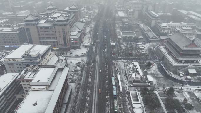 航拍陕西省西安市冬季街道大雪景观