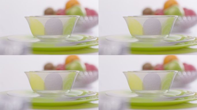自助餐宴会彩色玻璃碗盘水果蛋糕平移特写