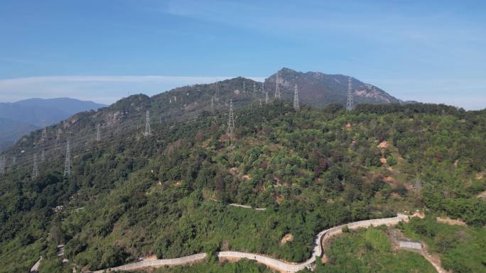 山里高压电电线杆传输中国基建电网航拍