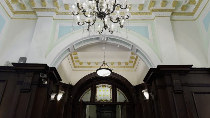 上海证券博物馆内部欧式风格拱门水晶吊灯