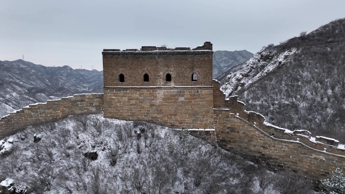 航拍雪后北京延庆八达岭石峡关长城