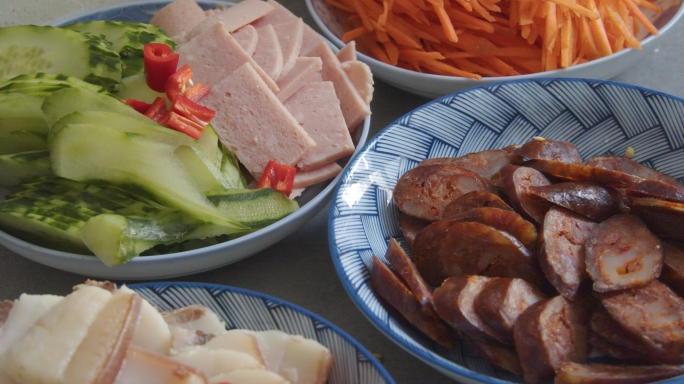 农村炒菜做饭家常菜一桌饭菜