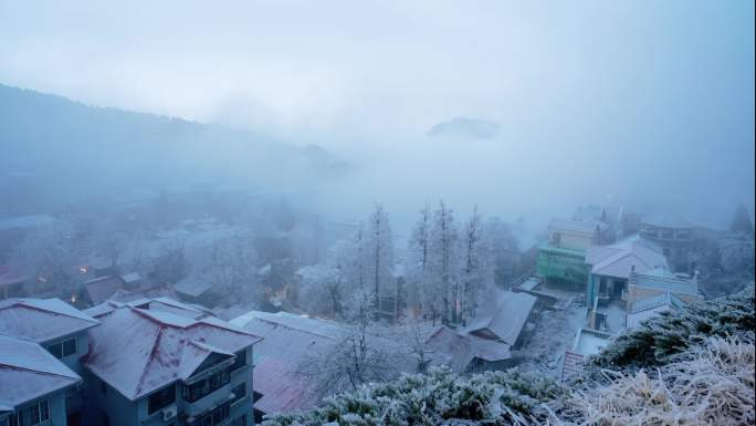 庐山牯岭镇雾凇雪景云雾延时