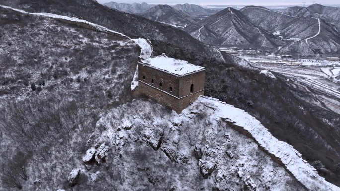 航拍雪后北京延庆八达岭石峡关长城