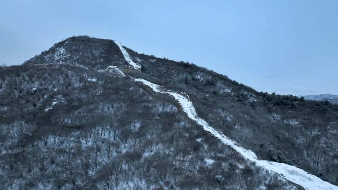 航拍雪后北京延庆八达岭石峡关长城