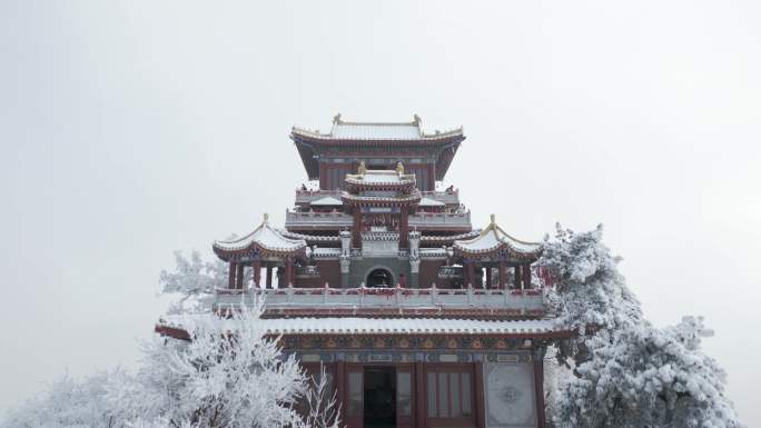 冬季山脉雪景雾凇