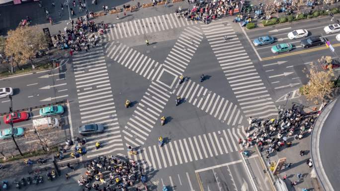 城市街道交叉口的X/无人机视角