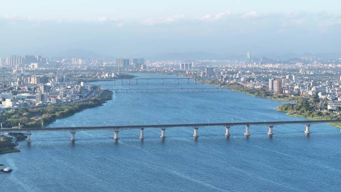 中国潮州市潮安区龙湖镇厦深铁路韩江特大桥