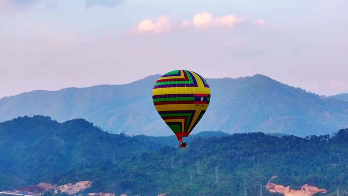 老挝万象万荣县景区热气球