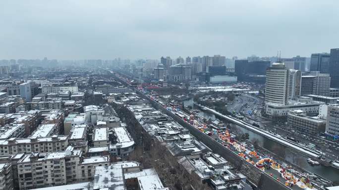 航拍陕西省西安市城市街道雪景