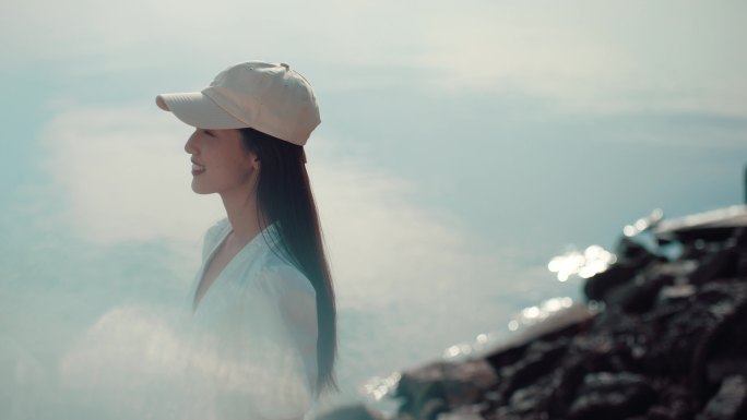 4K女子湖边吹风