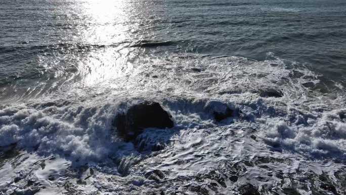 海滩礁石浪花海洋海水海浪