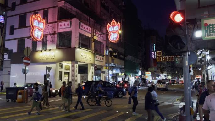 香港油麻地街景夜景华灯初上霓虹灯招牌车流