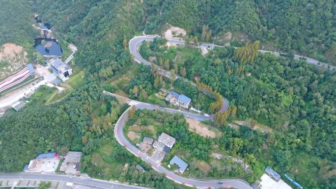 航拍4K夏天农村盘山路回旋山路崎岖道路