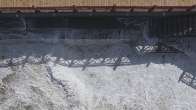 航拍威海环翠孙家疃葡萄滩海水浴场海岸海浪